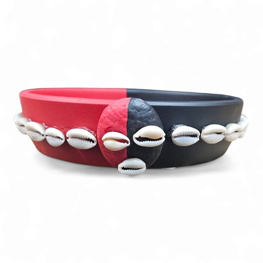 Elegua Red and Black Ceramic Offering Plate with Cowrie Shells – 6 Inch Santeria Ritual Dish for Protection and Offerings